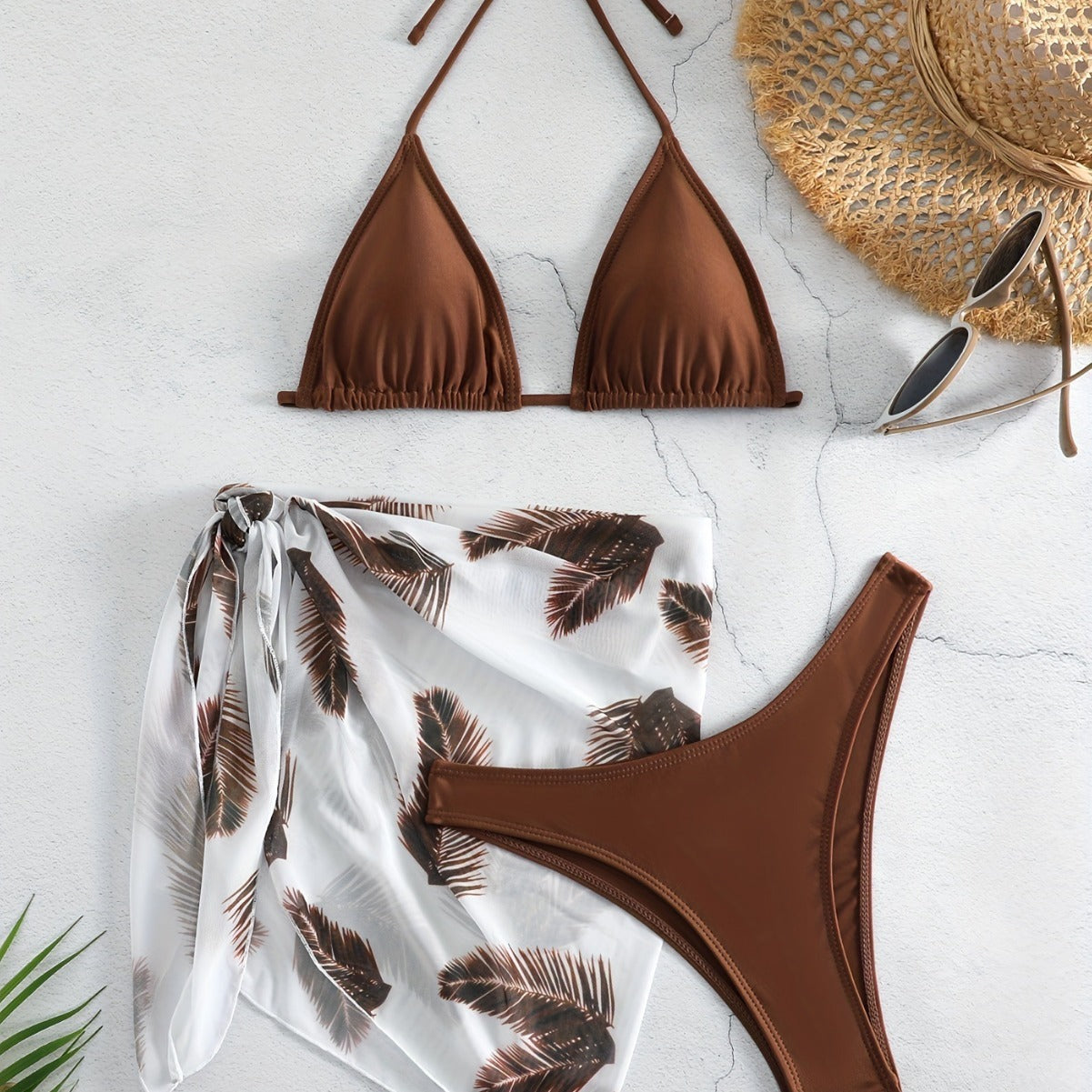 Seductive three-piece bikinis with printed gauze skirts