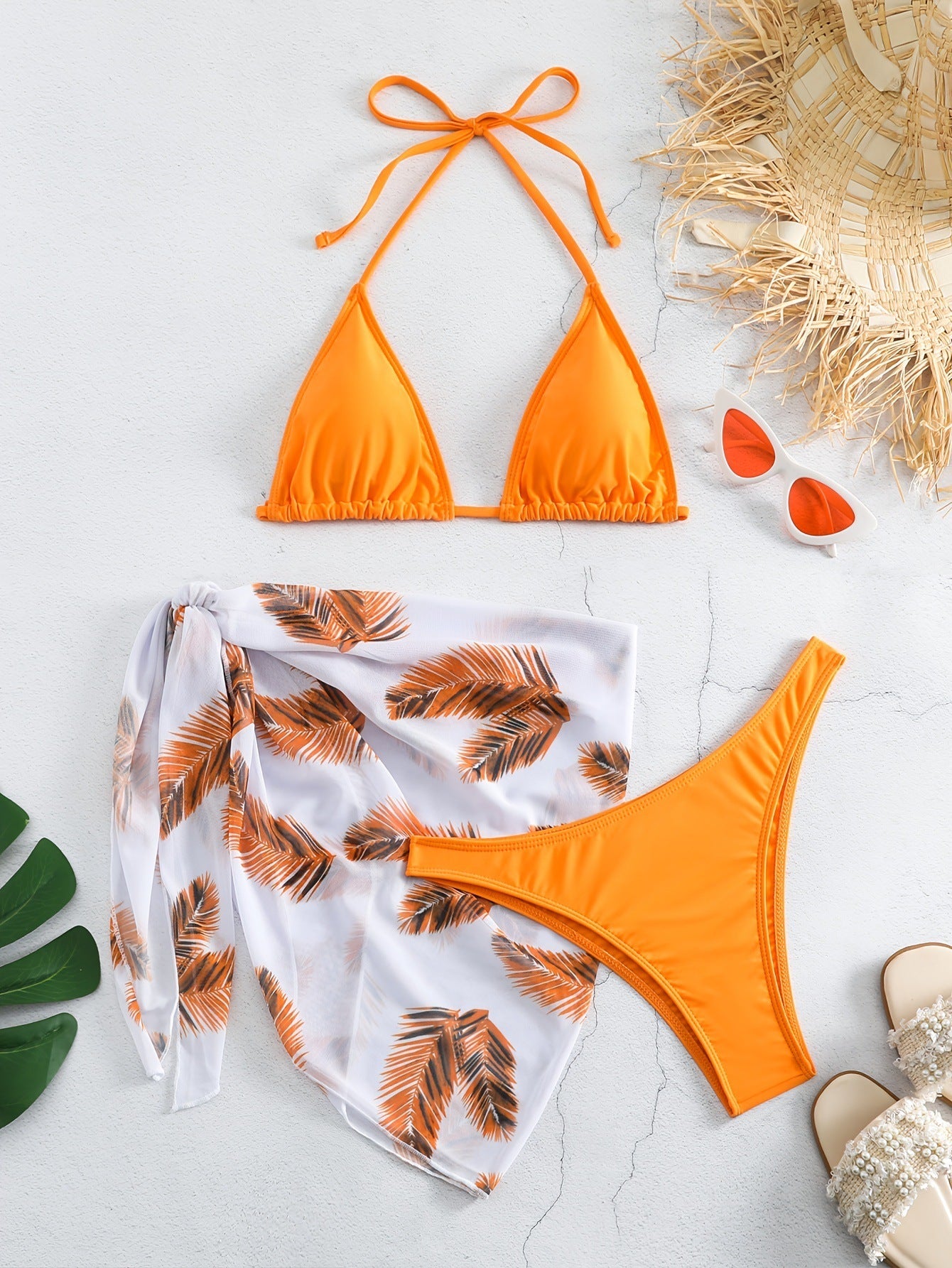 Seductive three-piece bikinis with printed gauze skirts
