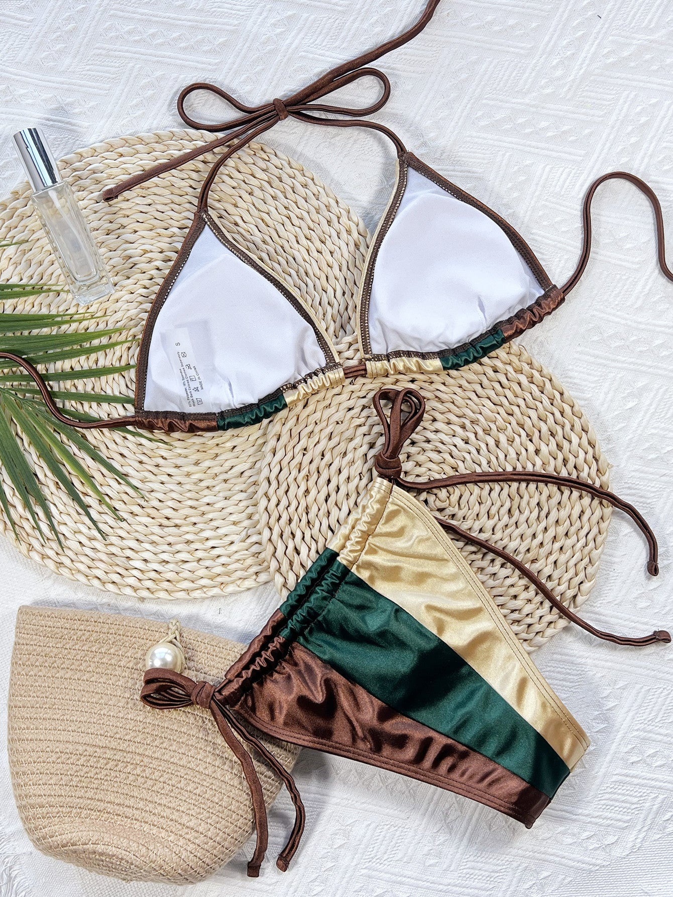 Sleek solid-color stitched separated bikinis