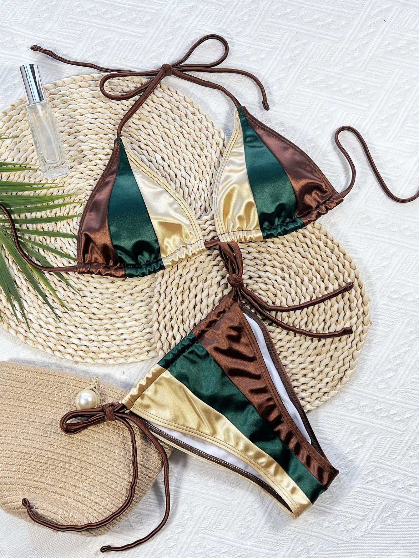 Sleek solid-color stitched separated bikinis