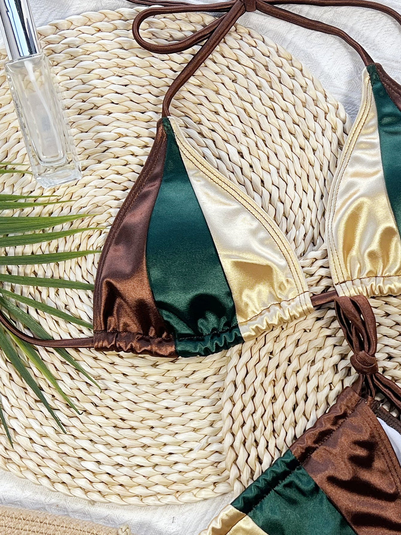 Sleek solid-color stitched separated bikinis